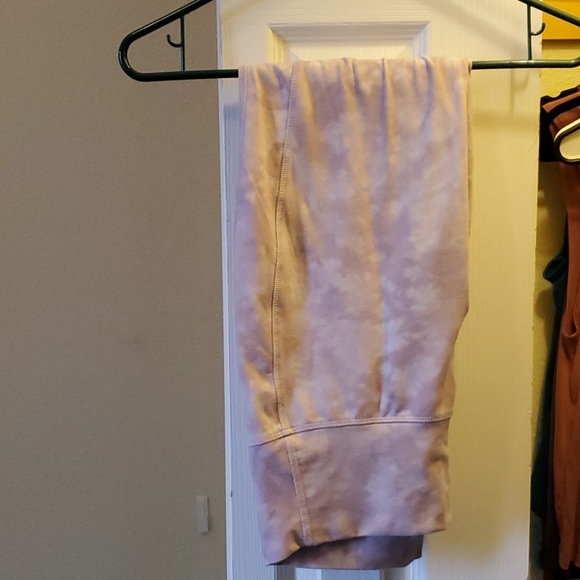 Old Navy Balance Legging - Picture 3 of 3